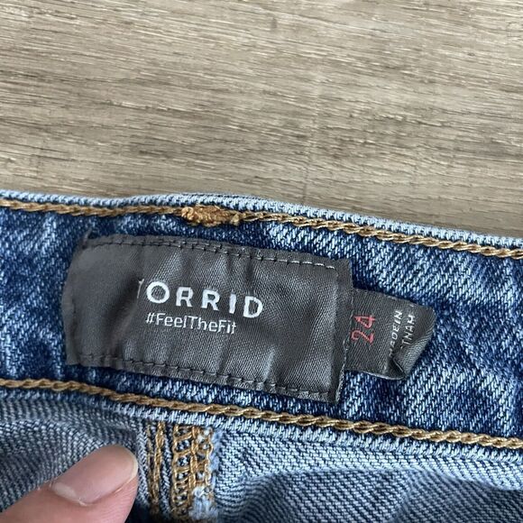 Torrid Plus Size 24 High Waisted 3” Inseam Jean Denim Shorts Star Pockets - Picture 2 of 5